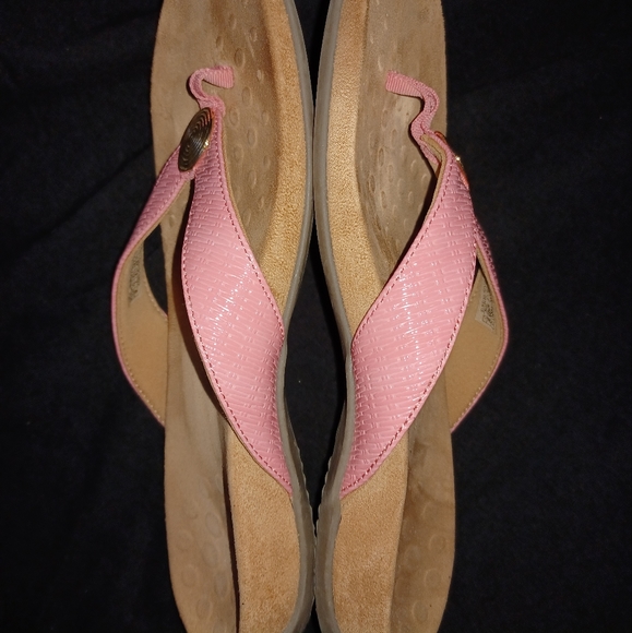 VIONIC flip flops - Picture 2 of 5